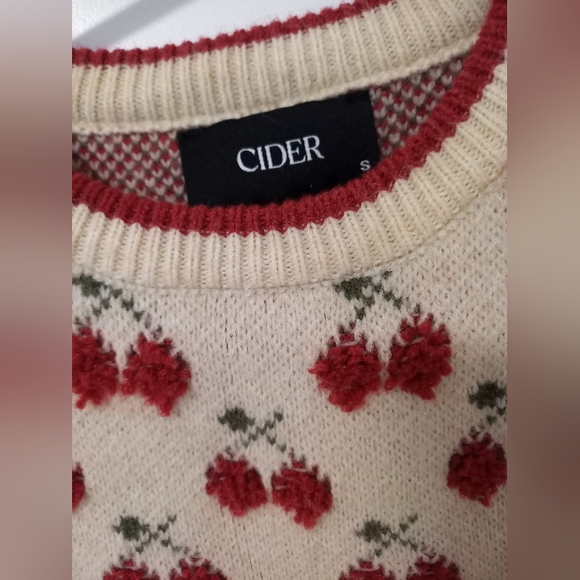 Cherries Cropped Sweater - Picture 3 of 7